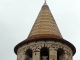 Clocher de l'église, il est recouvert de tuiles vernissées multicolores. Toiture polychrome