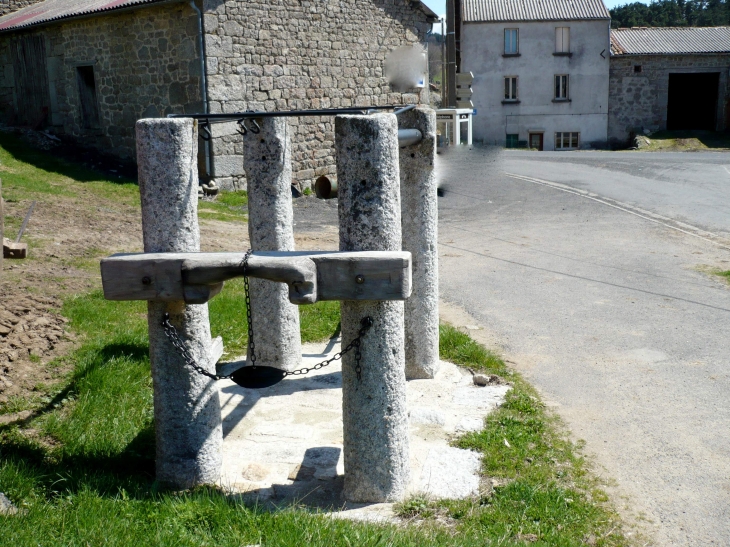 Métier à ferrer les boeufs à Pompeyrin. - La Besseyre-Saint-Mary