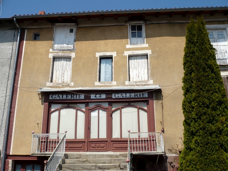 Ancien magasin du vieux bourg. - La Chaise-Dieu