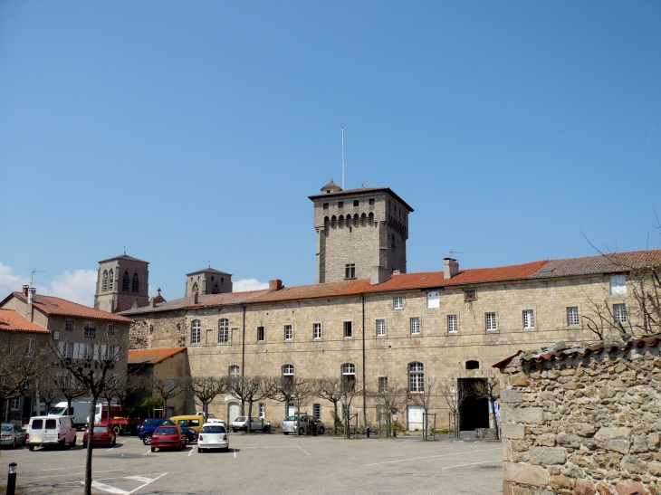 Façade arrière de l'Abbaye. - La Chaise-Dieu