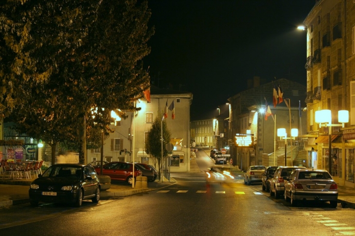 Le boulevard en nocturne. - Langeac