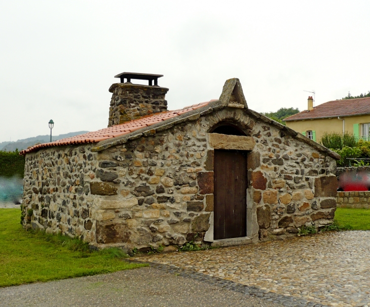 Splendide four à pain, construit au début des années 1800 - Le Monteil