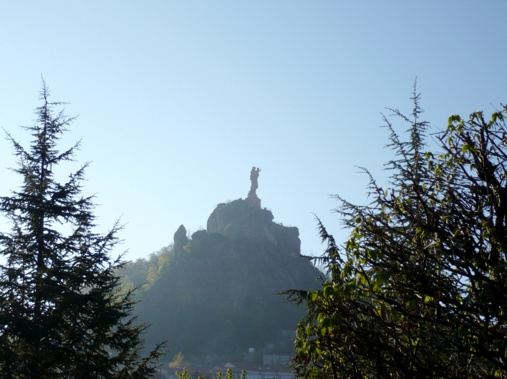 Rocher de la Vierge. - Le Puy-en-Velay