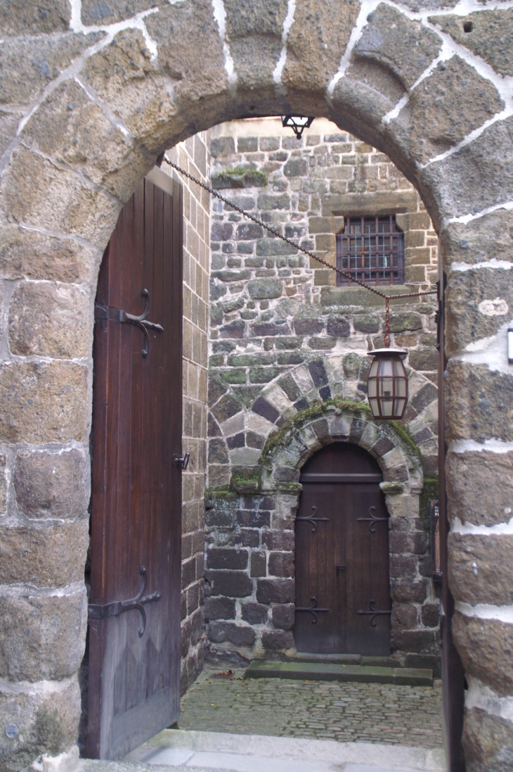 Vieille porte derrière la chapelle - Le Puy-en-Velay