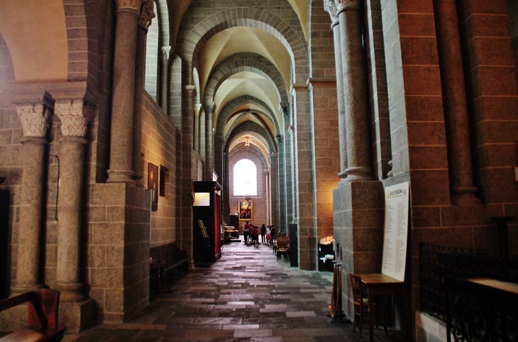 +Cathédrale Notre-Dame  - Le Puy-en-Velay