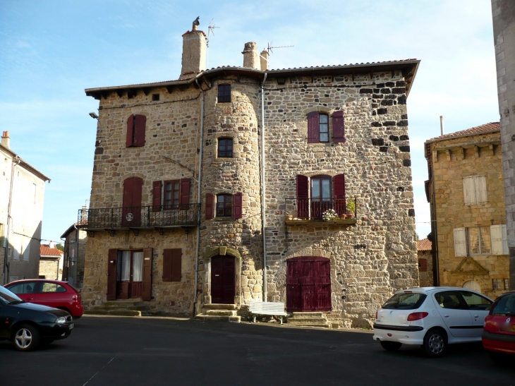 Une maison du village. - Pradelles