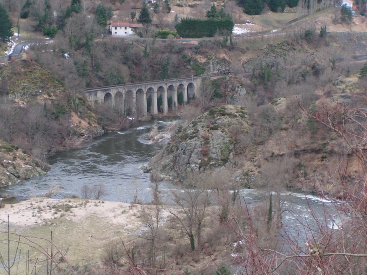 Méandres de l' Allier et viaduc sncf - Prades