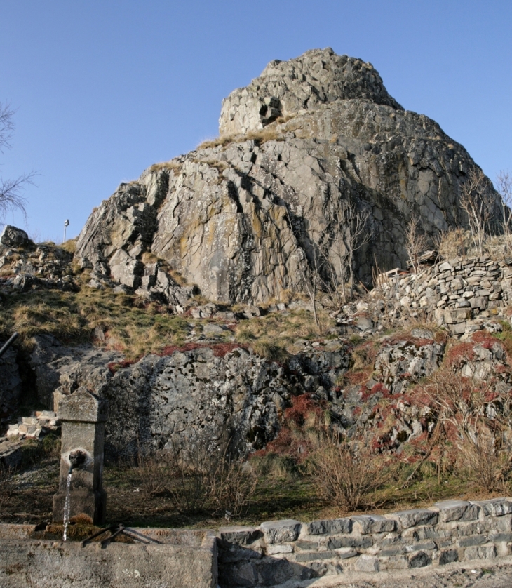 Queyrières - orgues basaltiques