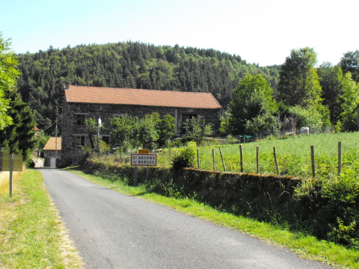 Arrivée au village - Saint-Arcons-de-Barges