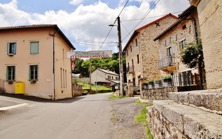 La Commune - Saint-Étienne-Lardeyrol