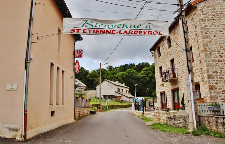 La Commune - Saint-Étienne-Lardeyrol