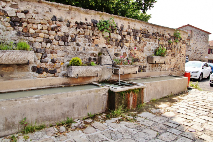 Fontaine - Saint-Germain-Laprade