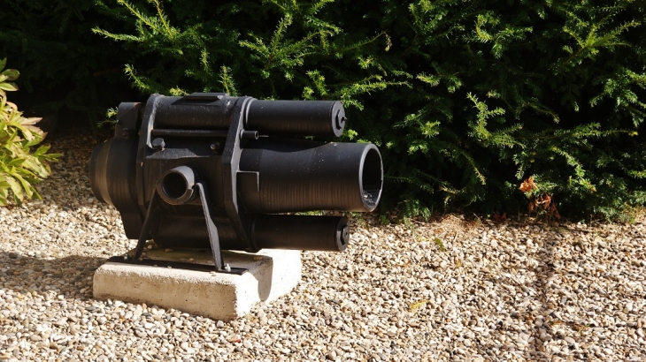 Monument aux Morts ( Détail ) - Saint-Jean-de-Nay