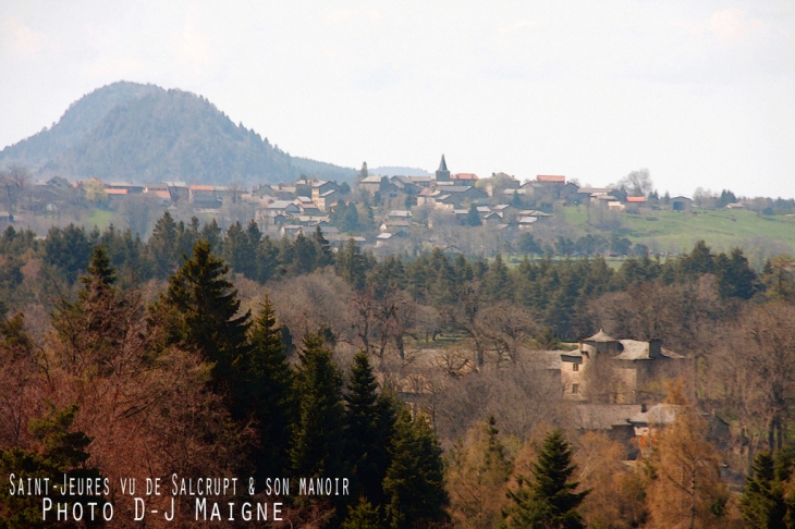 Saint-Jeures vu de Salcrupt et son manoir