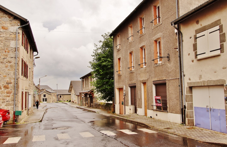 La Commune - Saint-Jeures