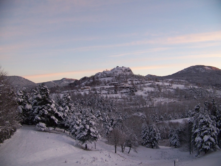 La ruine du chateau de chapteuil sous la neige - Saint-Julien-Chapteuil