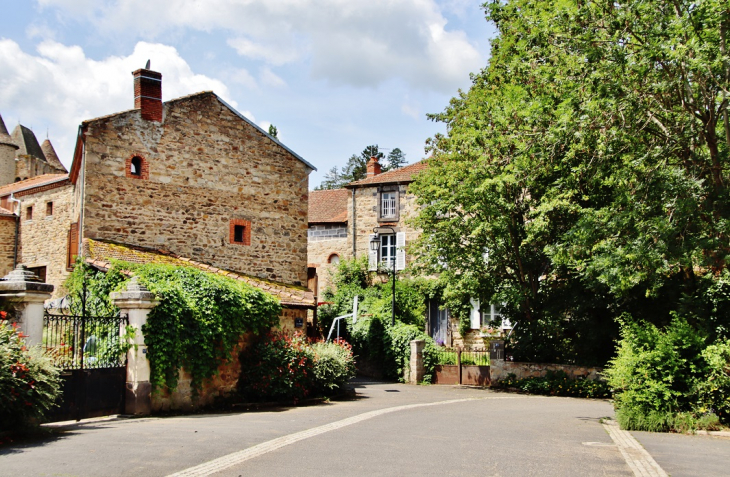 La Commune - Saint-Laurent-Chabreuges