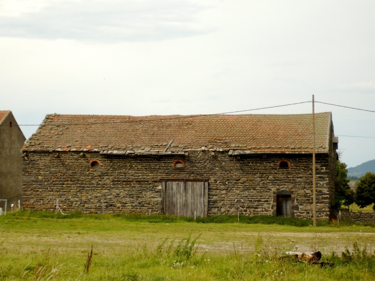 Ancienne grange à  - Saint-Martin-de-Fugères