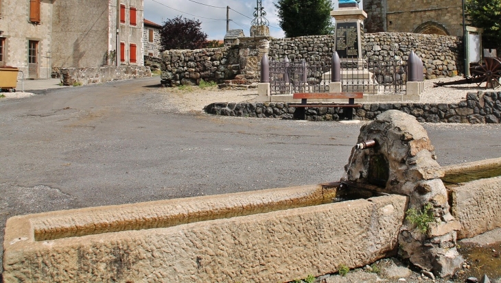 Fontaine - Saint-Paul-de-Tartas