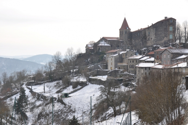 Saint Privat d'Allier - le château et l'église avec neige - Saint-Privat-d'Allier