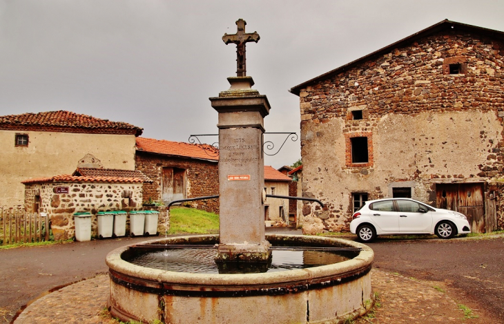 Fontaine - Sainte-Eugénie-de-Villeneuve