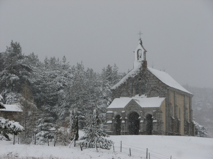 La chapelle Saint Roch dans la neige - Saugues