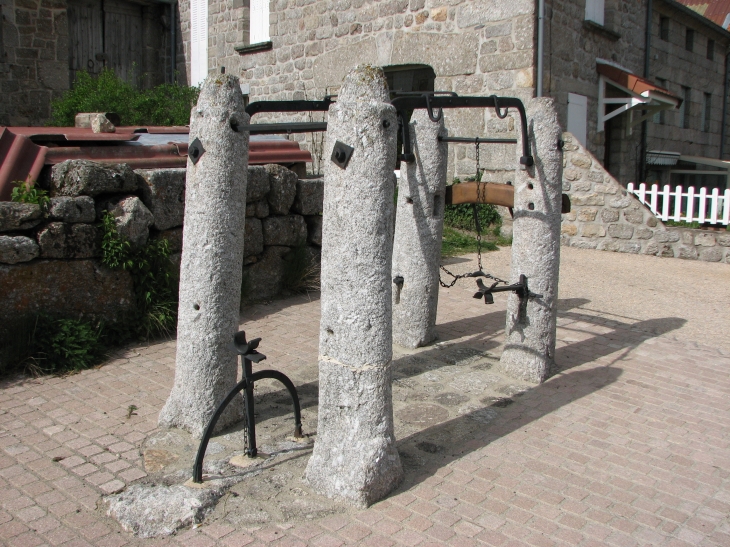 Le Villeret, le travail à ferrer en granit - Saugues