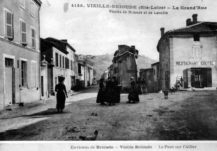 La Grand'rue, vers 1910 (cartepostale ancienne). - Vieille-Brioude