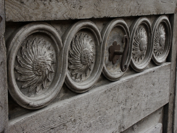 Porte entrée de la cour de la mairie - détails - Aigueperse