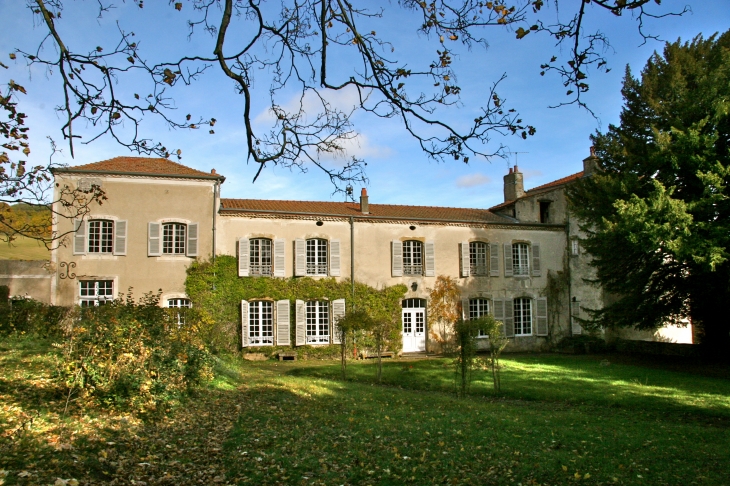 CHATEAU DU XVIII à Perpezat, sur la commune d'APCHAT