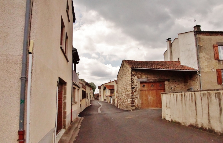 La Commune - Aulhat-Saint-Privat