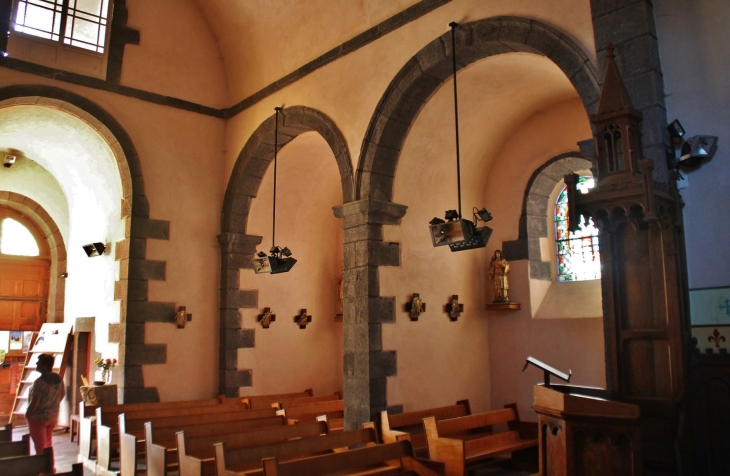  Ponteix commune d'Aydat ( église Notre-Dame d'Auvergne )