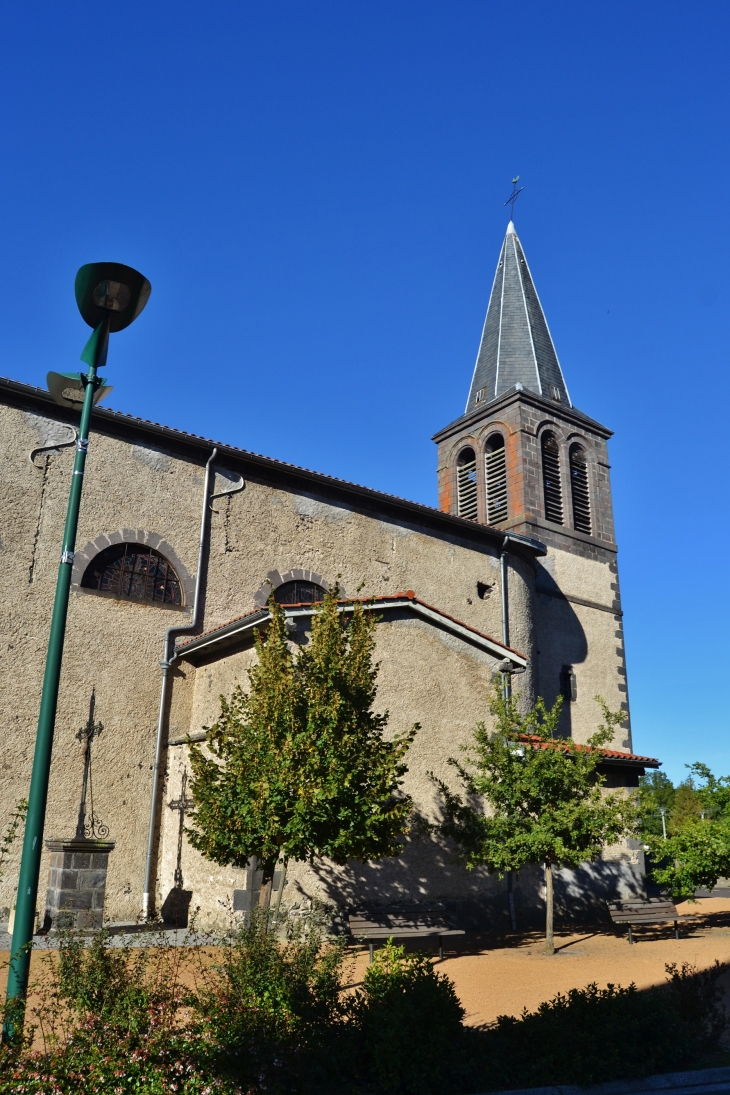 Rouillas-Bas ( Commune d'Aydat )( L'église )