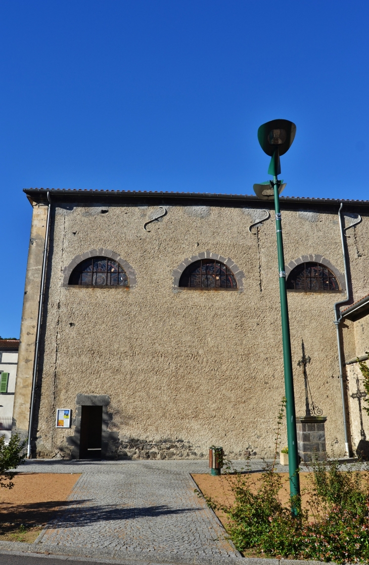 Rouillas-Bas ( Commune d'Aydat )( L'église )