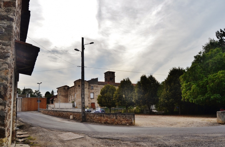 église St Julien et ses fortifications  - Bansat