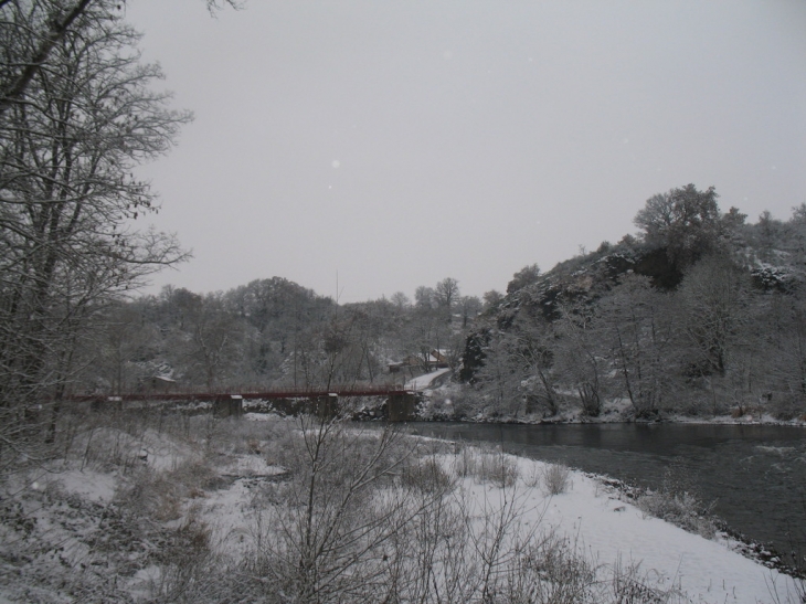 La Passerelle de l'Alagnon - Beaulieu