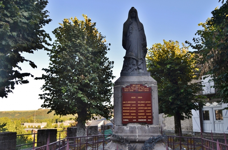 Monument aux Morts - Besse-et-Saint-Anastaise