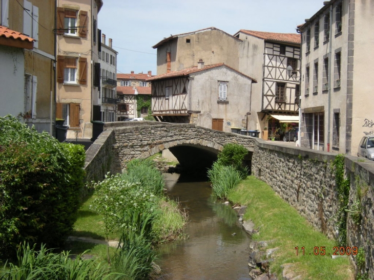 Pont entre le Rue Notre Dame et le Creux du Marché - Billom