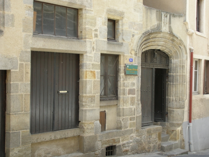 Maison de L'Echevin   xvi - Billom