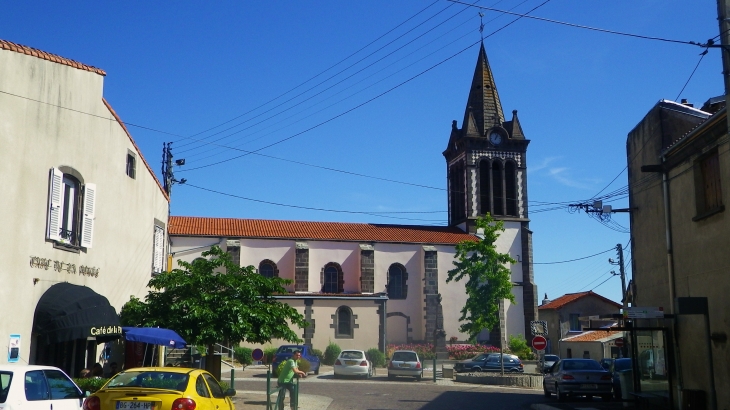 L'église Saint Pardoux. - Blanzat