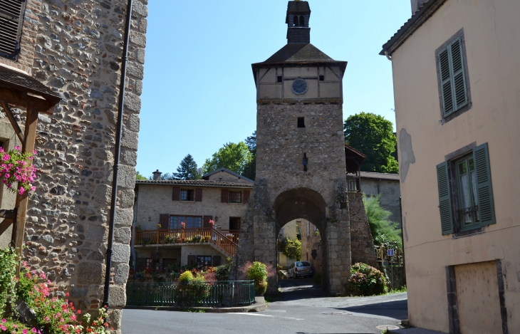 Le Beffroi ou Tour de L'Horloge - Châteldon