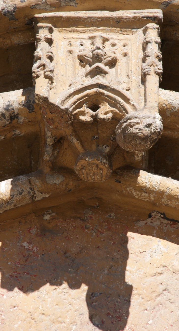 Eglise-saint-sulpice-15-em-siecle ( Détail du Portail ) - Châteldon