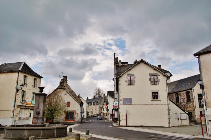 La Commune - Égliseneuve-d'Entraigues