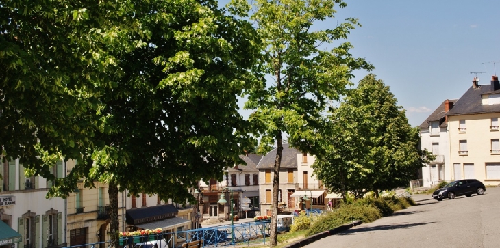 Le Village - Giat