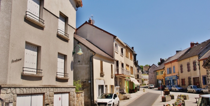 Le Village - Giat