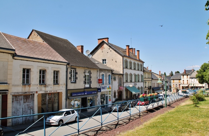 Le Village - Giat