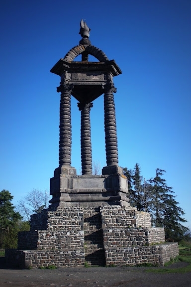 Le casque Gaulois de Gergovie - La Roche-Blanche