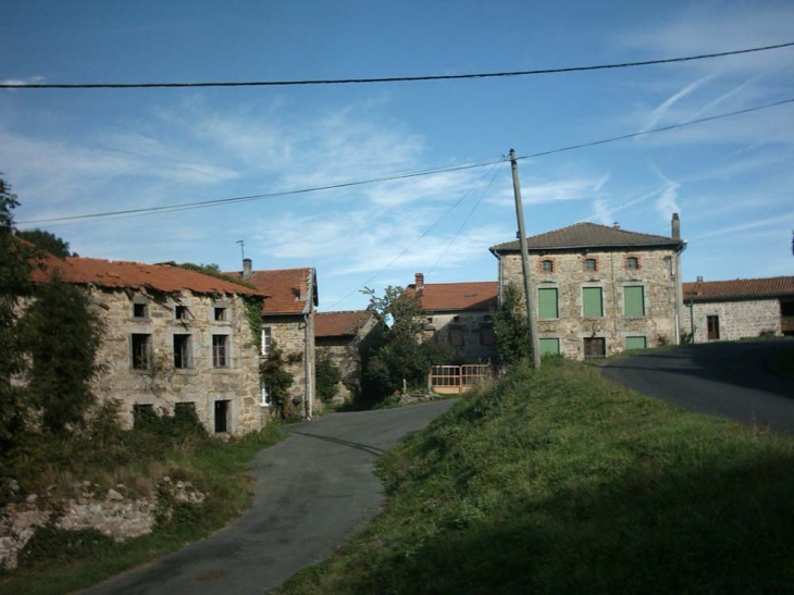 Le village - Medeyrolles