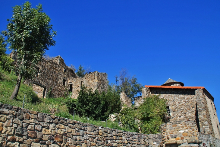 Ruines du Château de Montaigut-le-Blanc