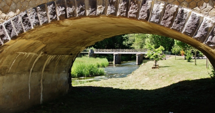  Pont sur La Sioule - Montfermy